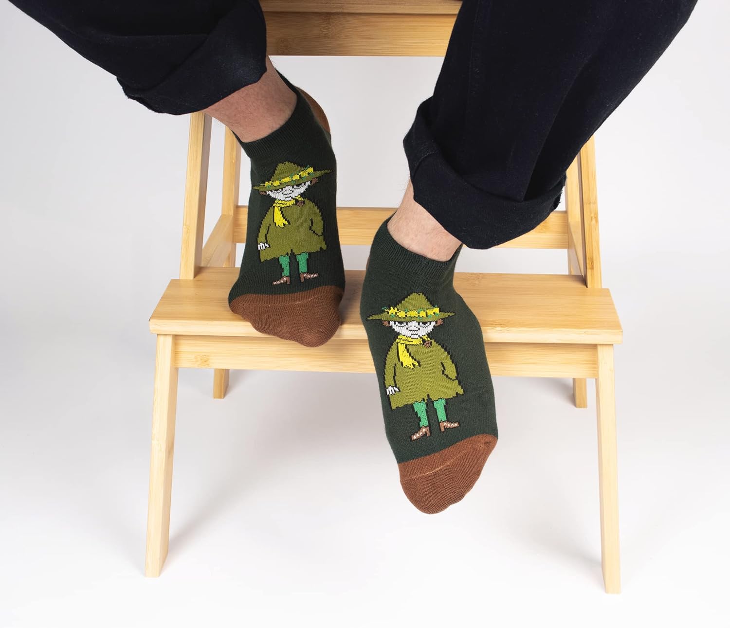 Snufkin Travelling Men's Moomin Ankle Socks, Green, EU40-45, UK6.5-10 - Aamu.co.uk - NordicBuddies - Aamu.co.uk